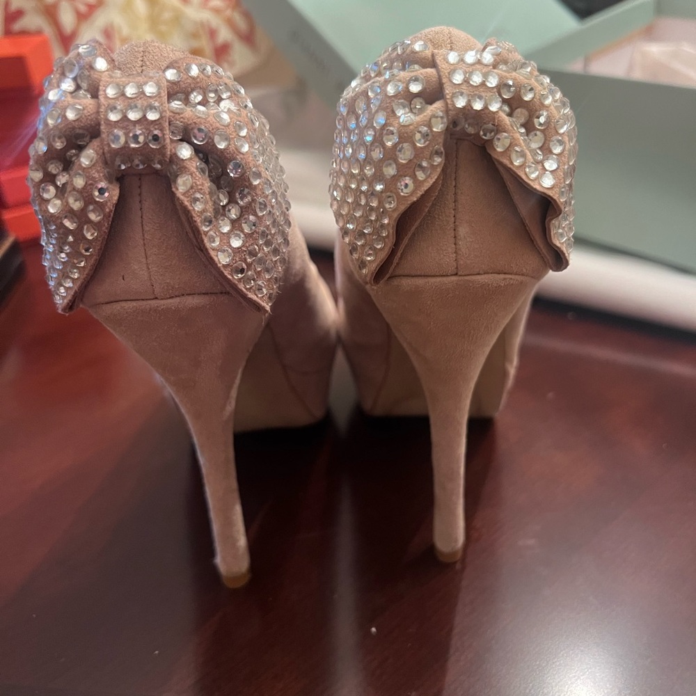 Steve Madden tan suede Stiletto Heels with Rhinestone Bow